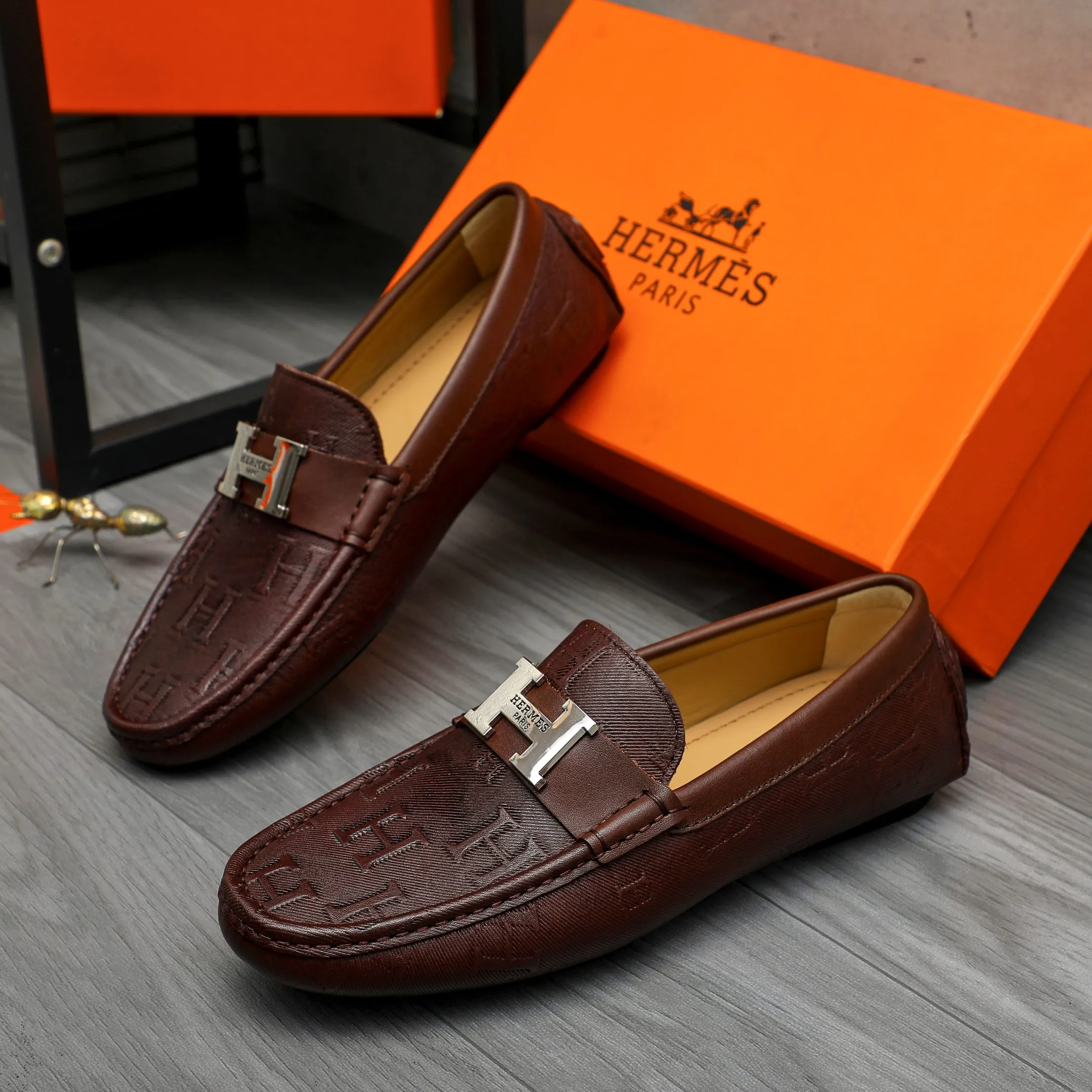 Men's shoes 💰p420 Product trademark: HERMES "Hermes" casual slip-on men's shoes Regular size: 38-44 Product materials: Selected embossed cowhide upper, sheepskin lining, original rubber outsole